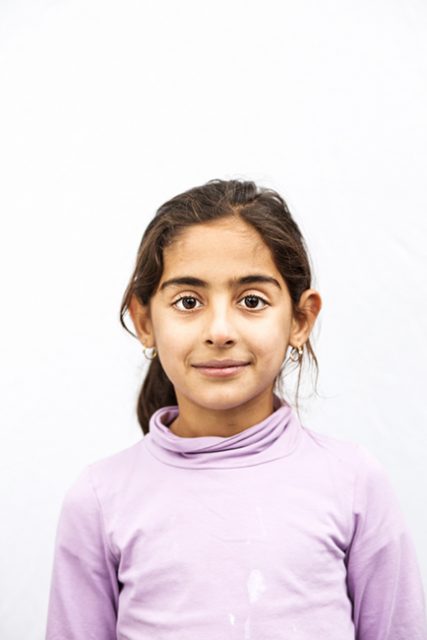 Marua Salam, 10 Jahre alt, aus Mosul, Irak, sie kam mit ihren Eltern und acht Geschwistern. Zur Zeit lebt sie in der Erstaufnahmestelle Dratelnstraße in Hamburg