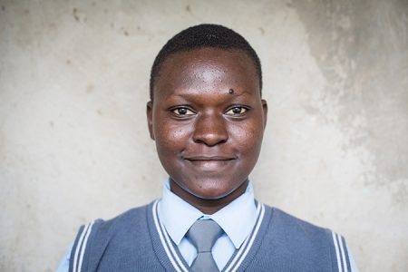 Schülerin Sylvia, 17 Jahre alt, aus Kisumu, an der St. Peter's Nanga Mixed Secondary school, Kisumu, Menstruationshygiene in Kenia
